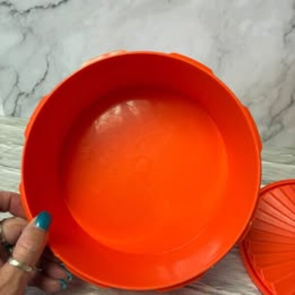 Vintage Tupperware Servalier Orange Round Container w/ Starburst Lid - Picture 4 of 9